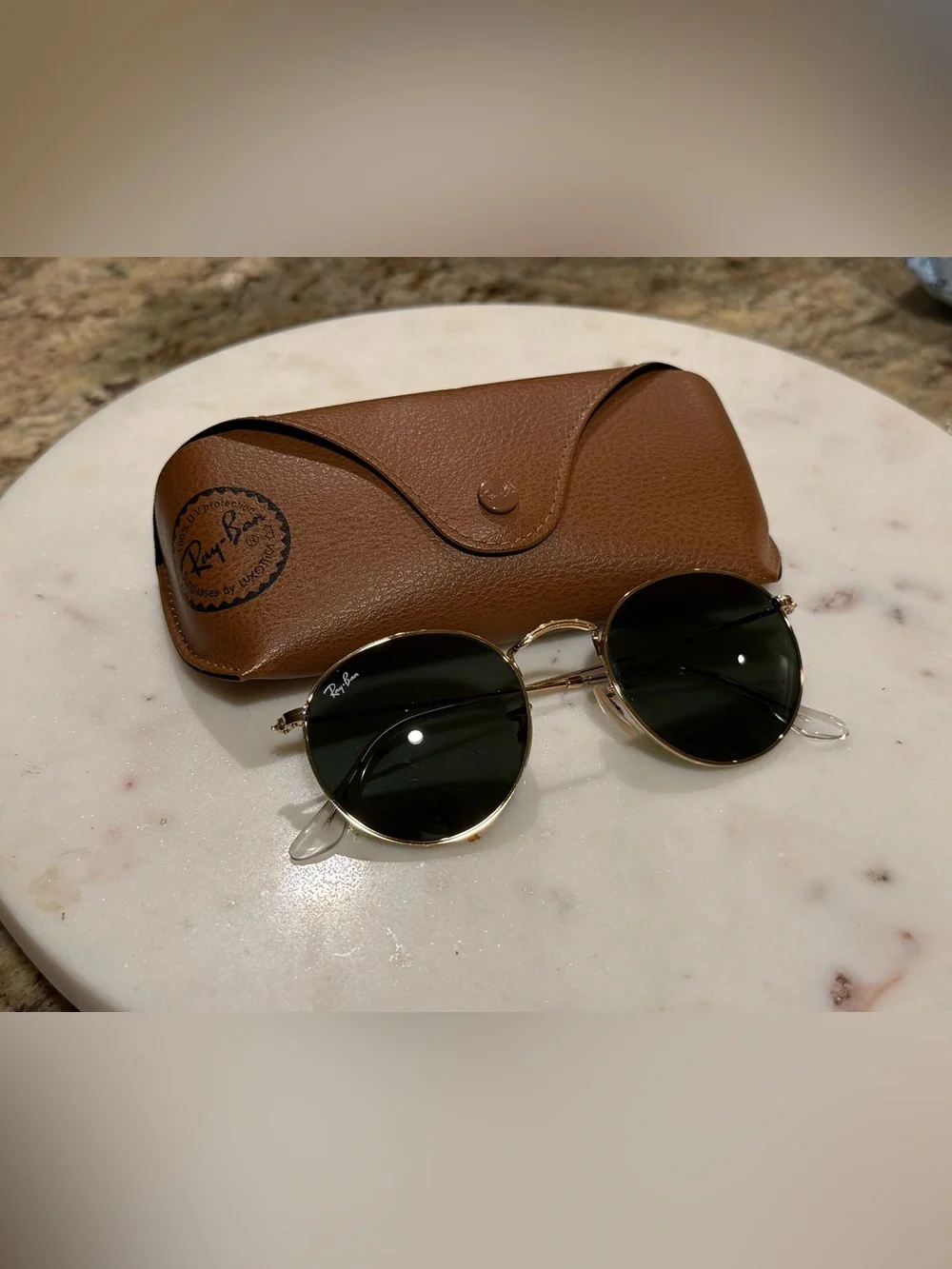Ray-Ban Round Metal Sunglasses in Gold with Dark Green Lenses and Brown Case